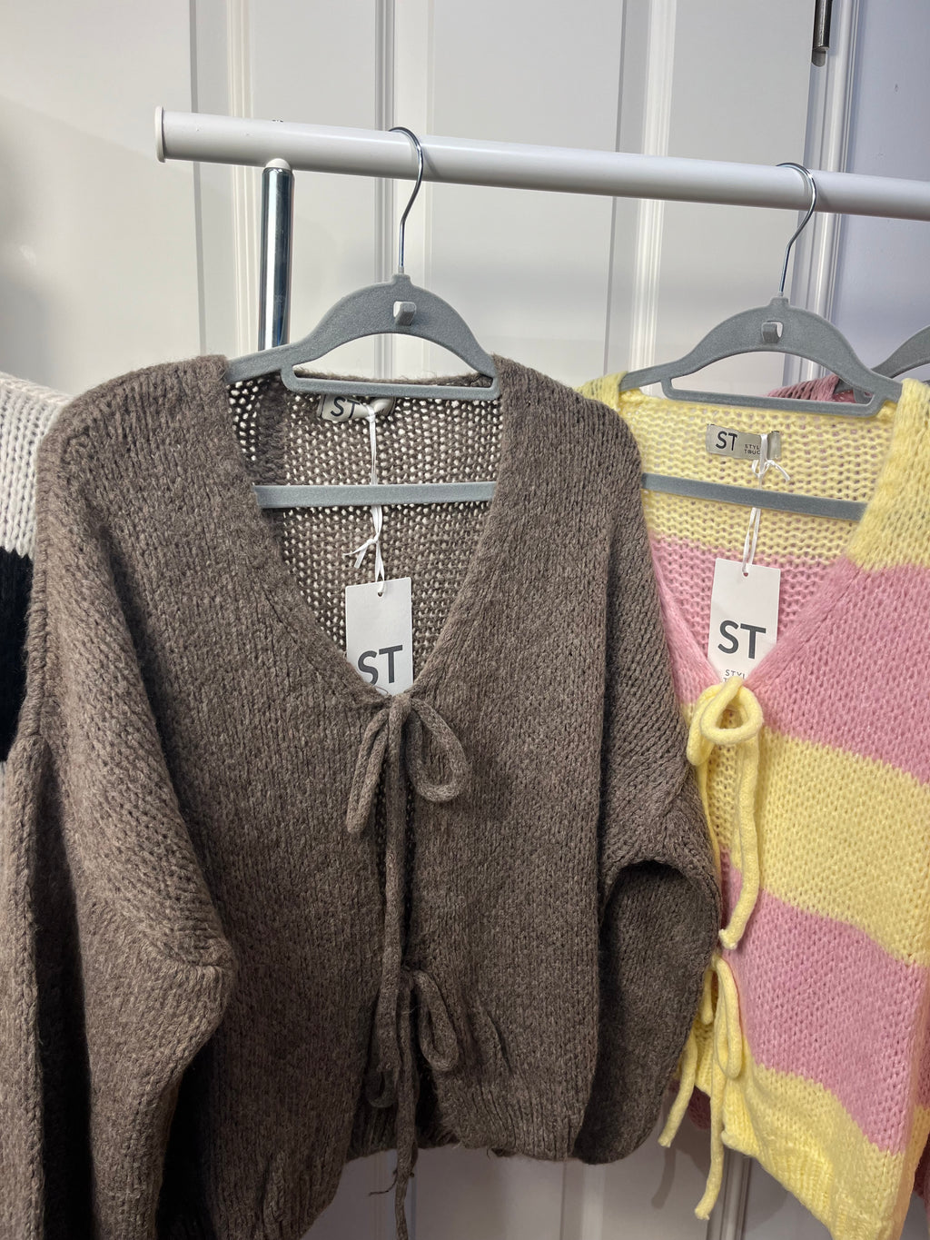Cardigan Strickjacke mit Schleifen