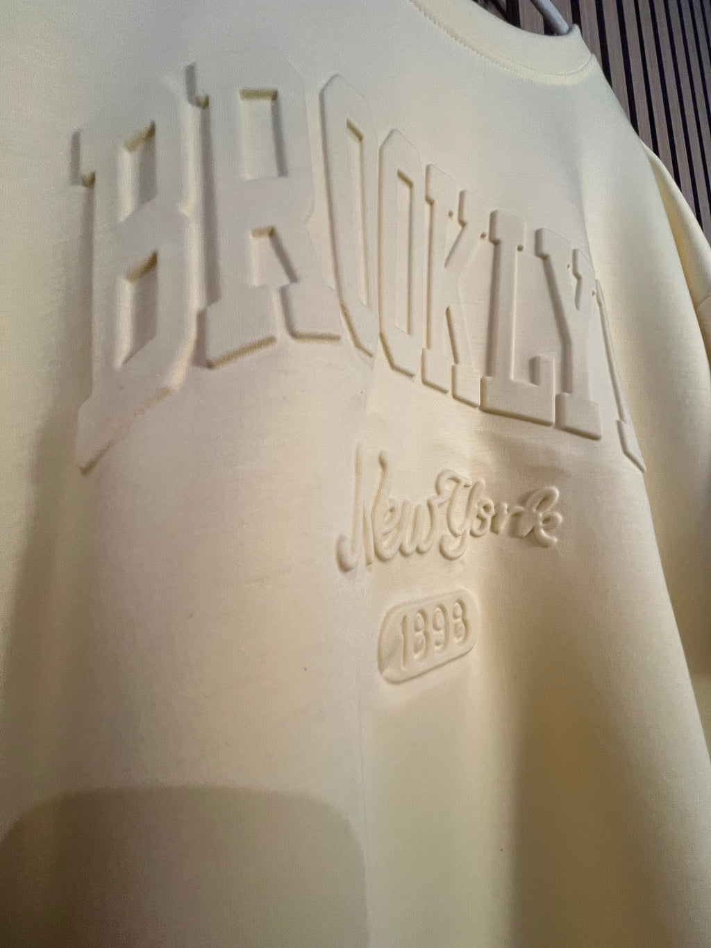 Butterstoff Shirt mit Brooklyn Schriftzug