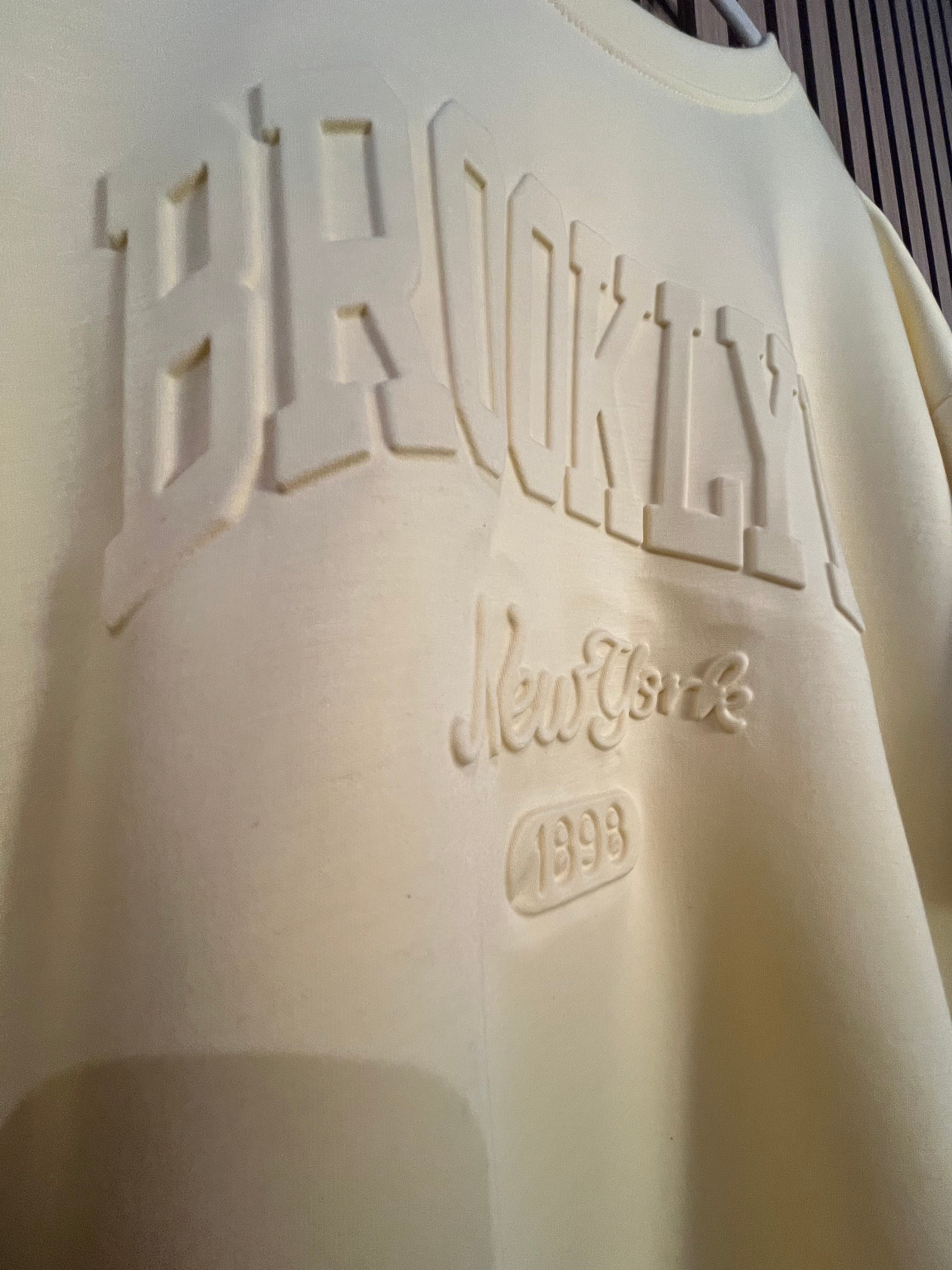 Butterstoff Shirt mit Brooklyn Schriftzug