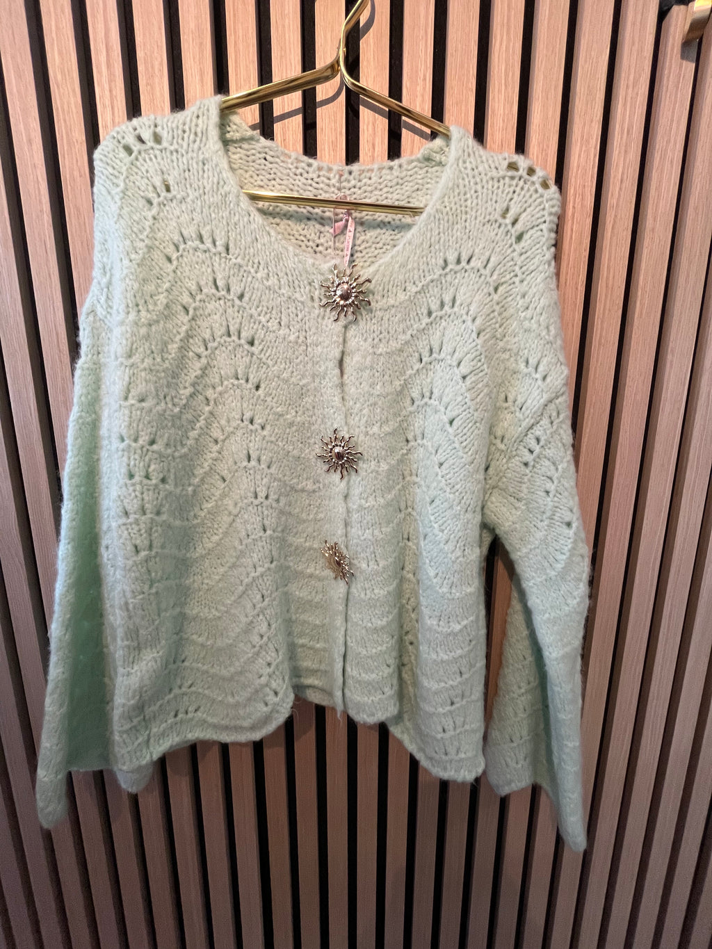 Strickjacke flieder blau mint weich mit Broschen Knöpfen