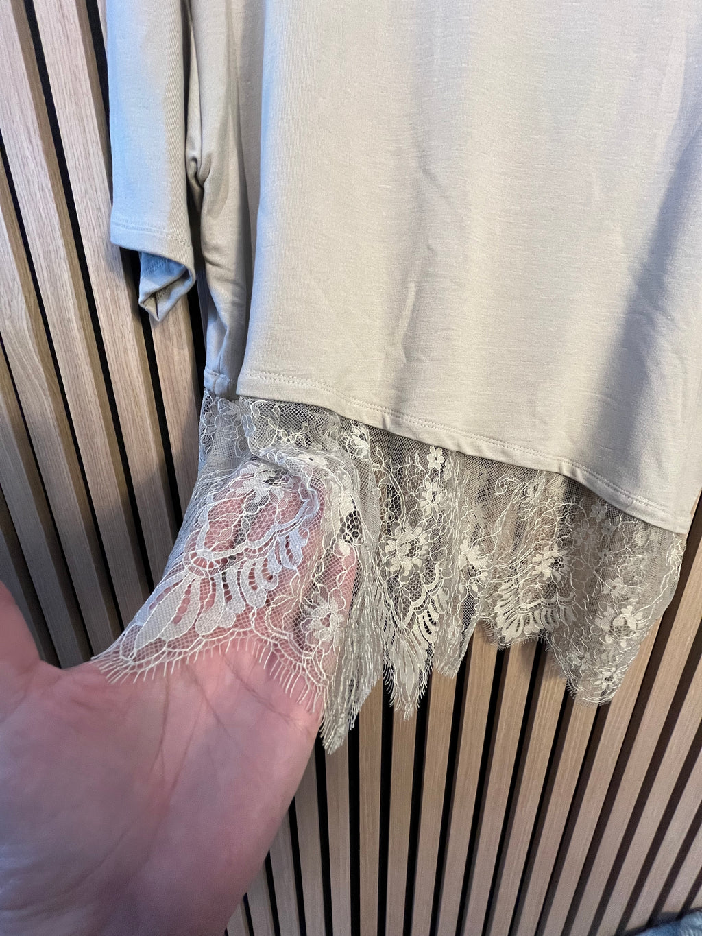 Spitzen Shirt beige schwarz braun grau