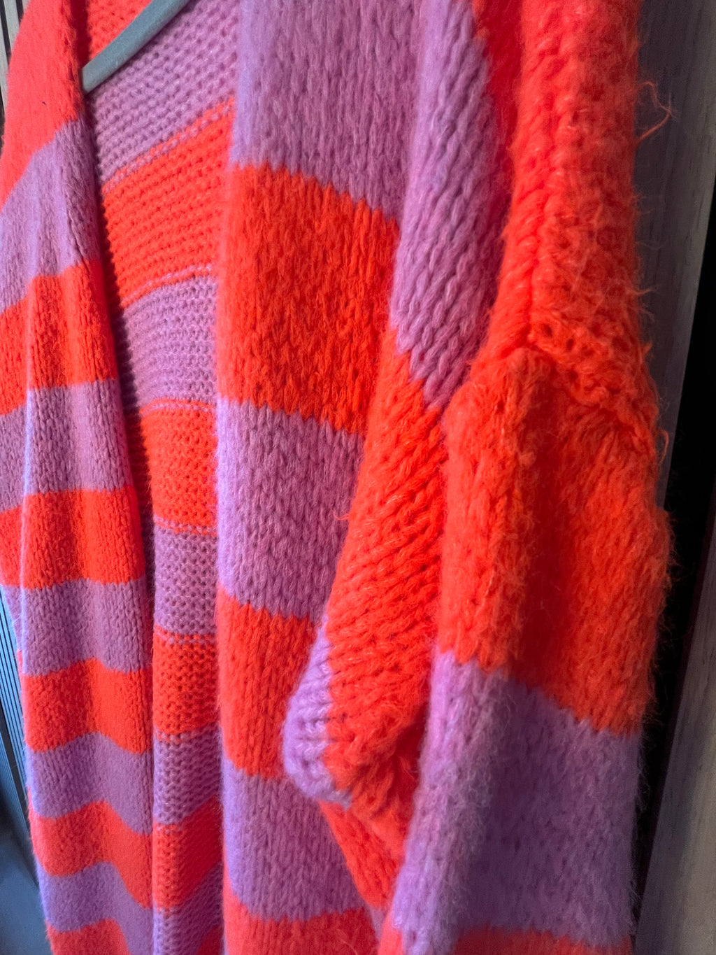 Lange Strickjacke Cardigan mit Streifen
