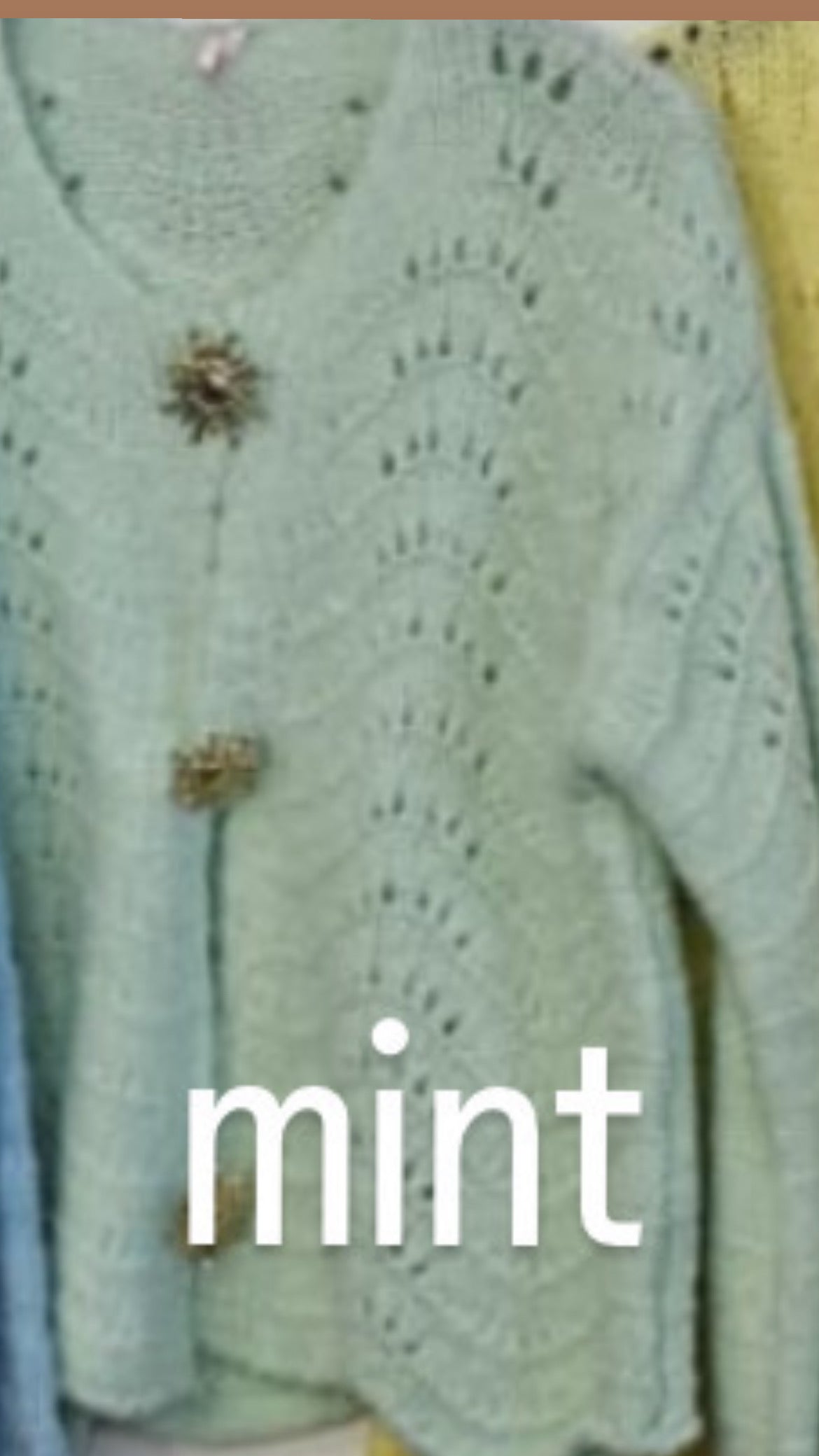 Strickjacke flieder blau mint weich mit Broschen Knöpfen