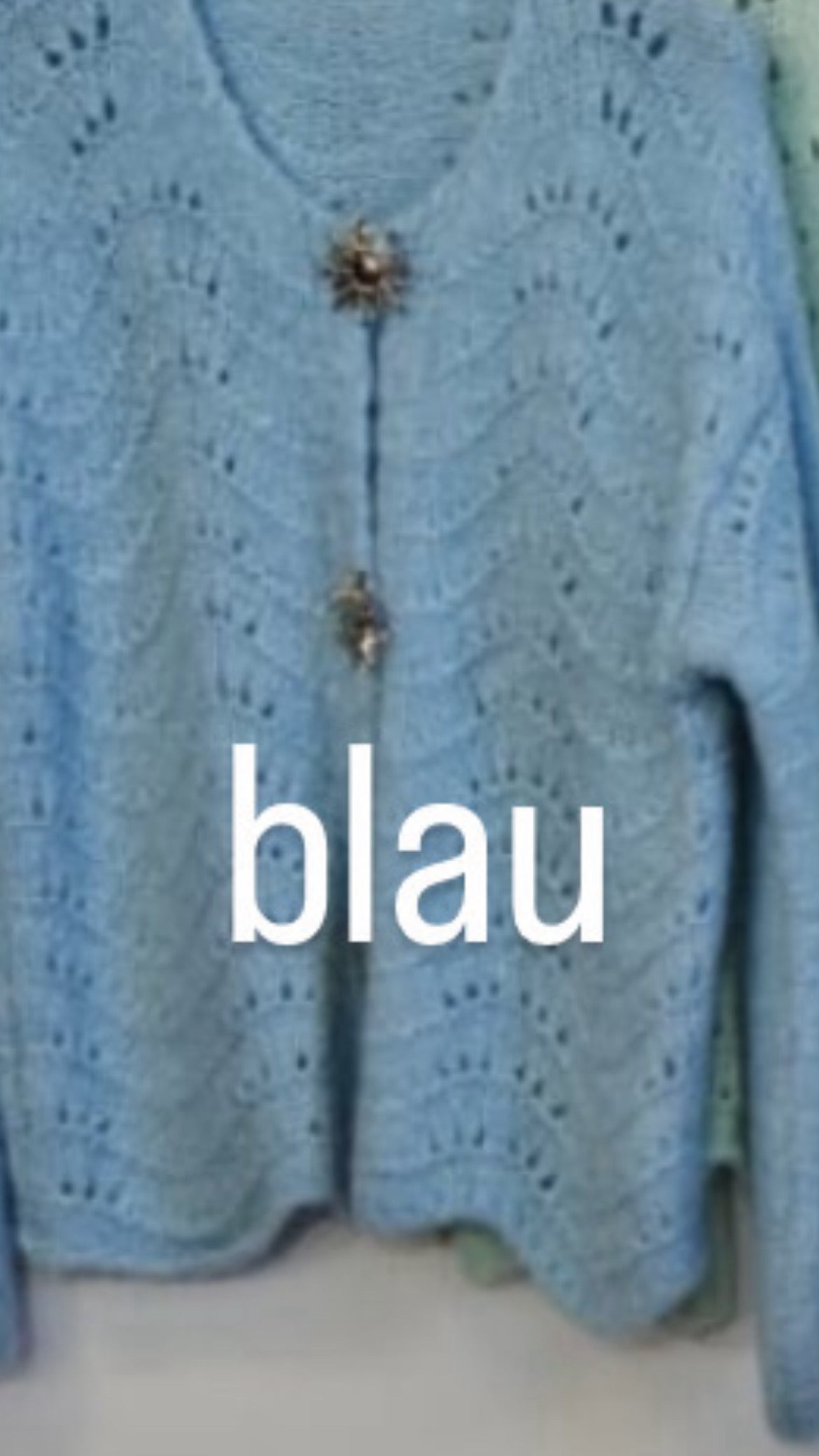 Strickjacke flieder blau mint weich mit Broschen Knöpfen