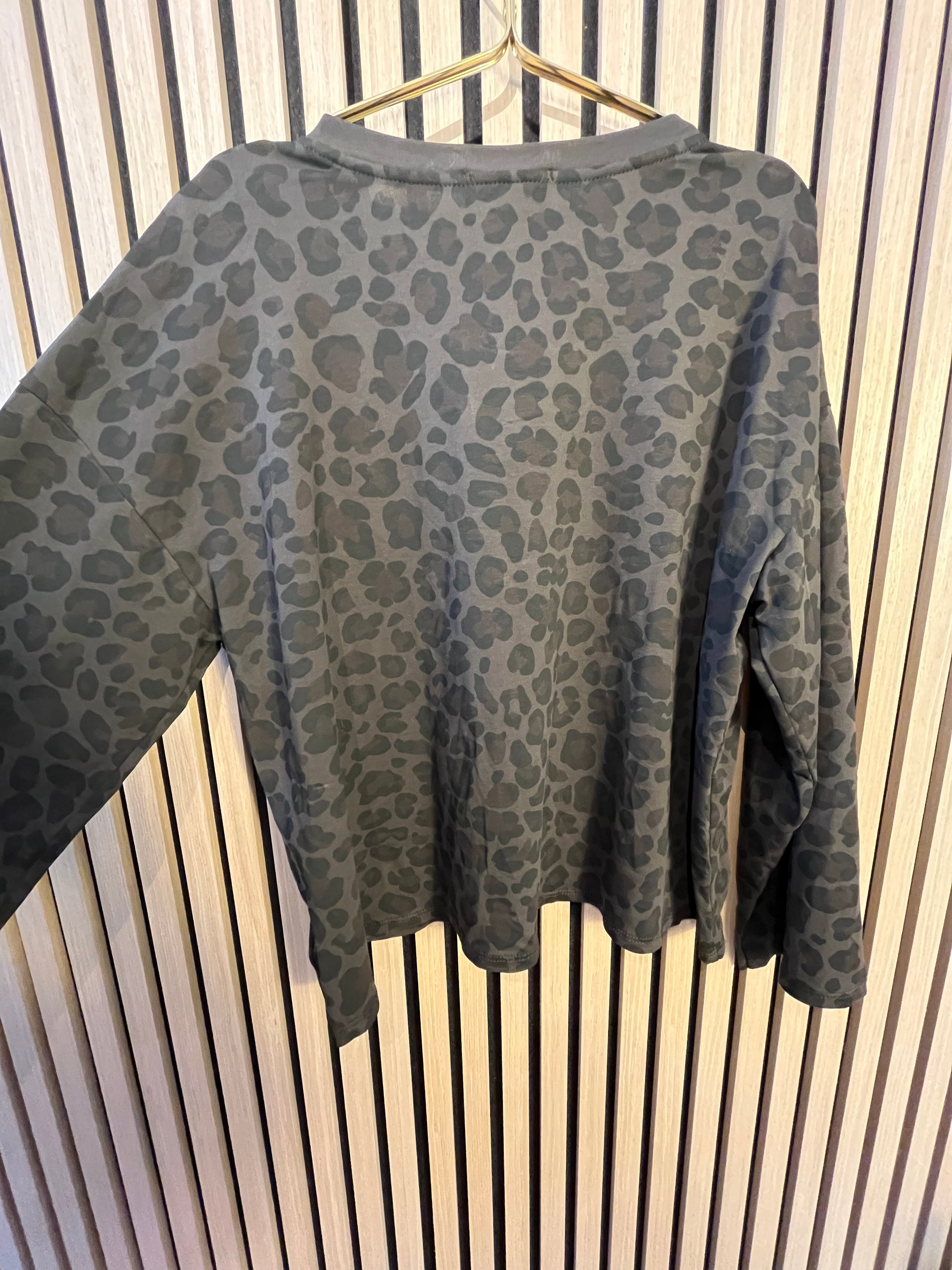 Shirt Leo Optik braun schwarz grau oversize Pullover