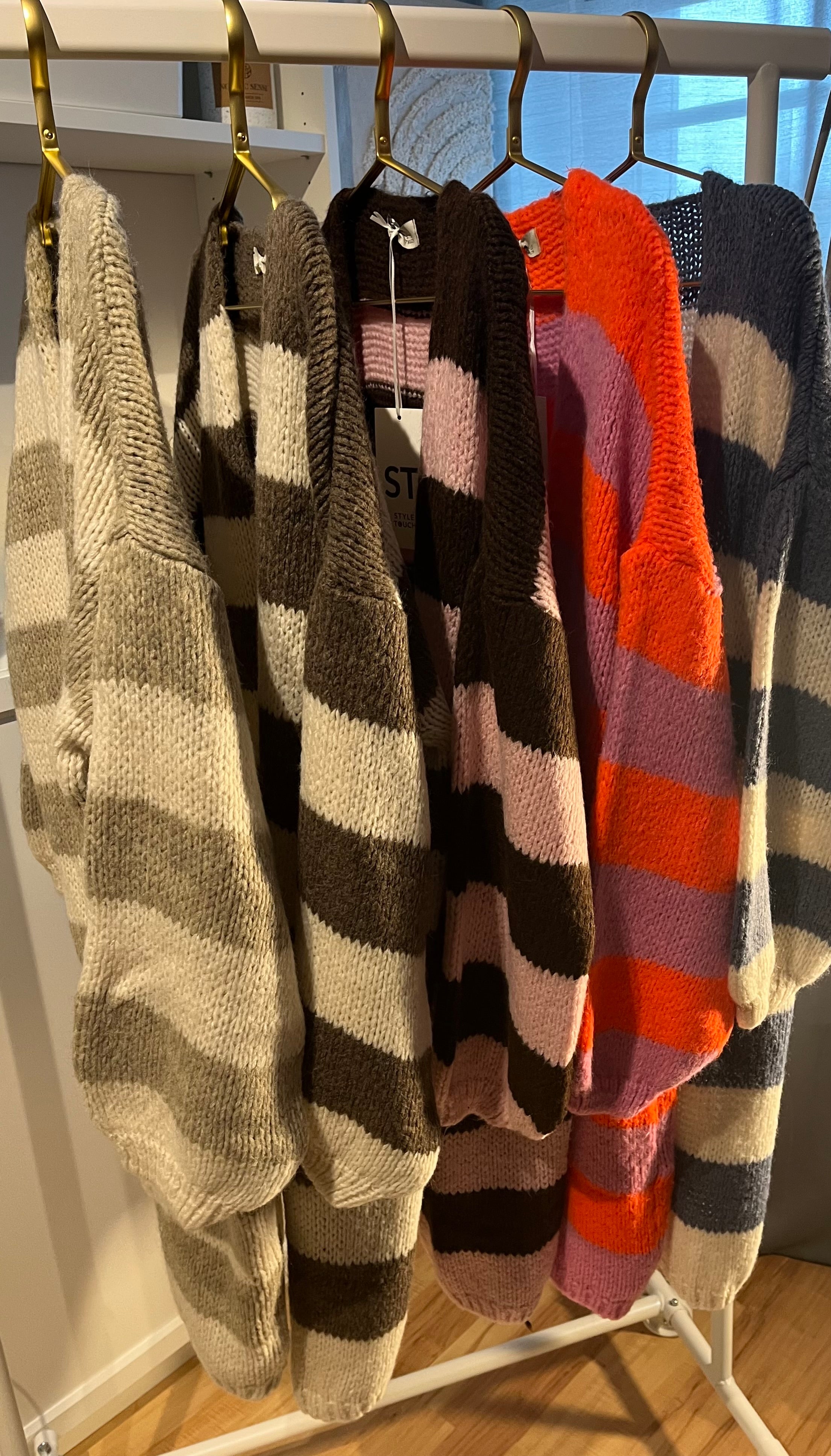 Lange Strickjacke Cardigan mit Streifen