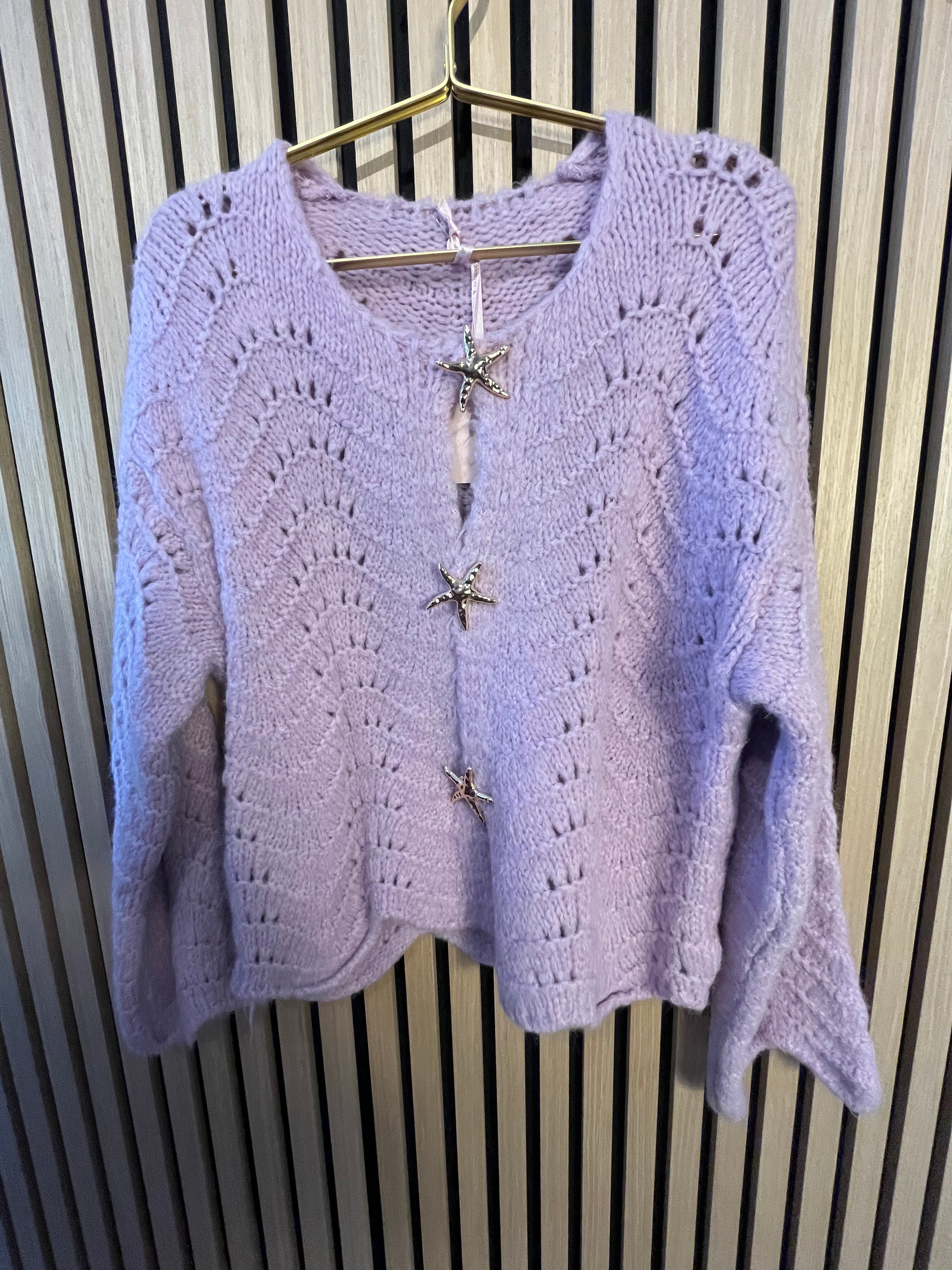 Strickjacke flieder blau mint weich mit Broschen Knöpfen
