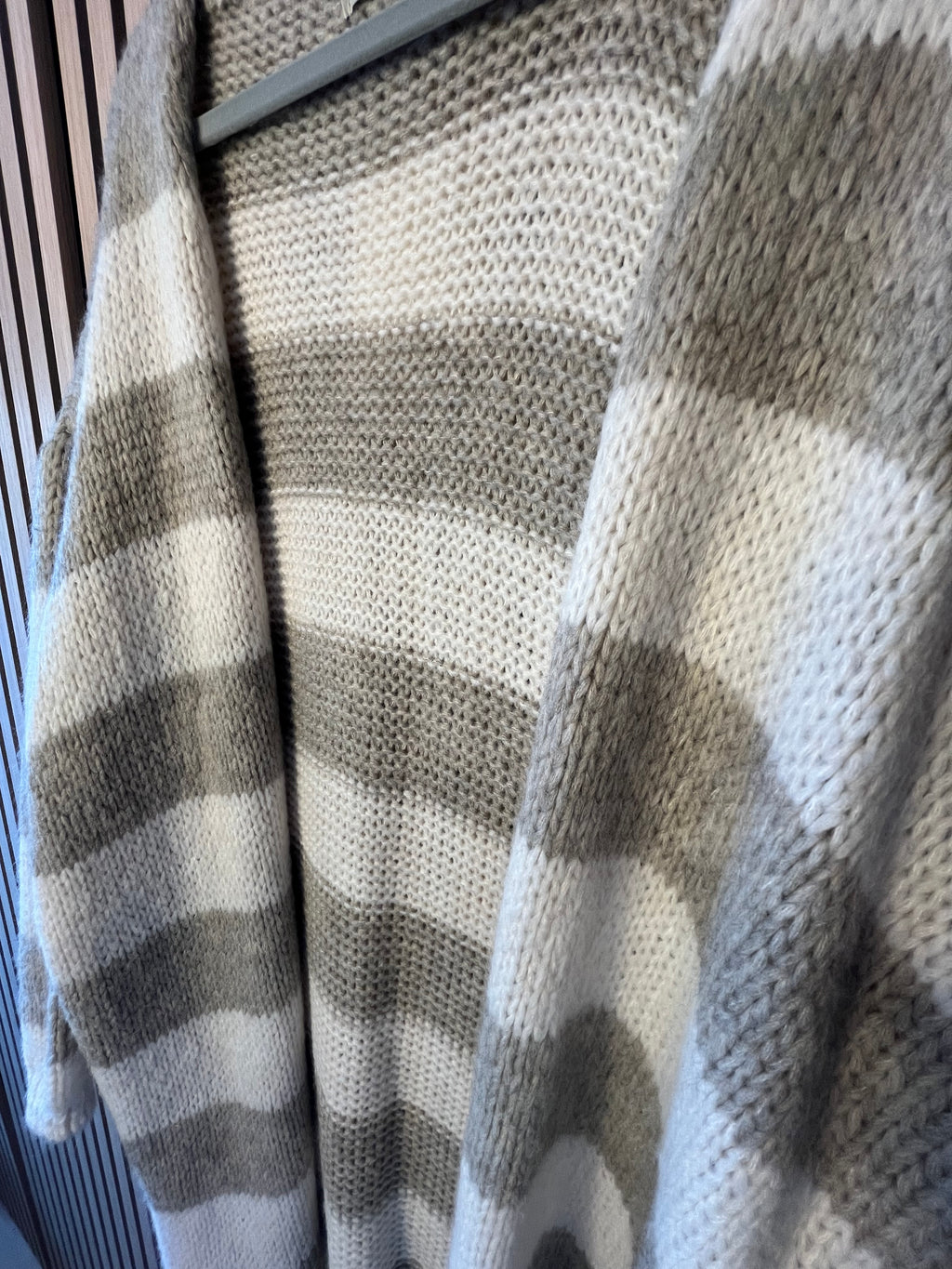 Lange Strickjacke Cardigan mit Streifen