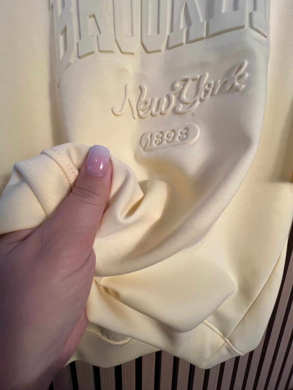 Butterstoff Shirt mit Brooklyn Schriftzug