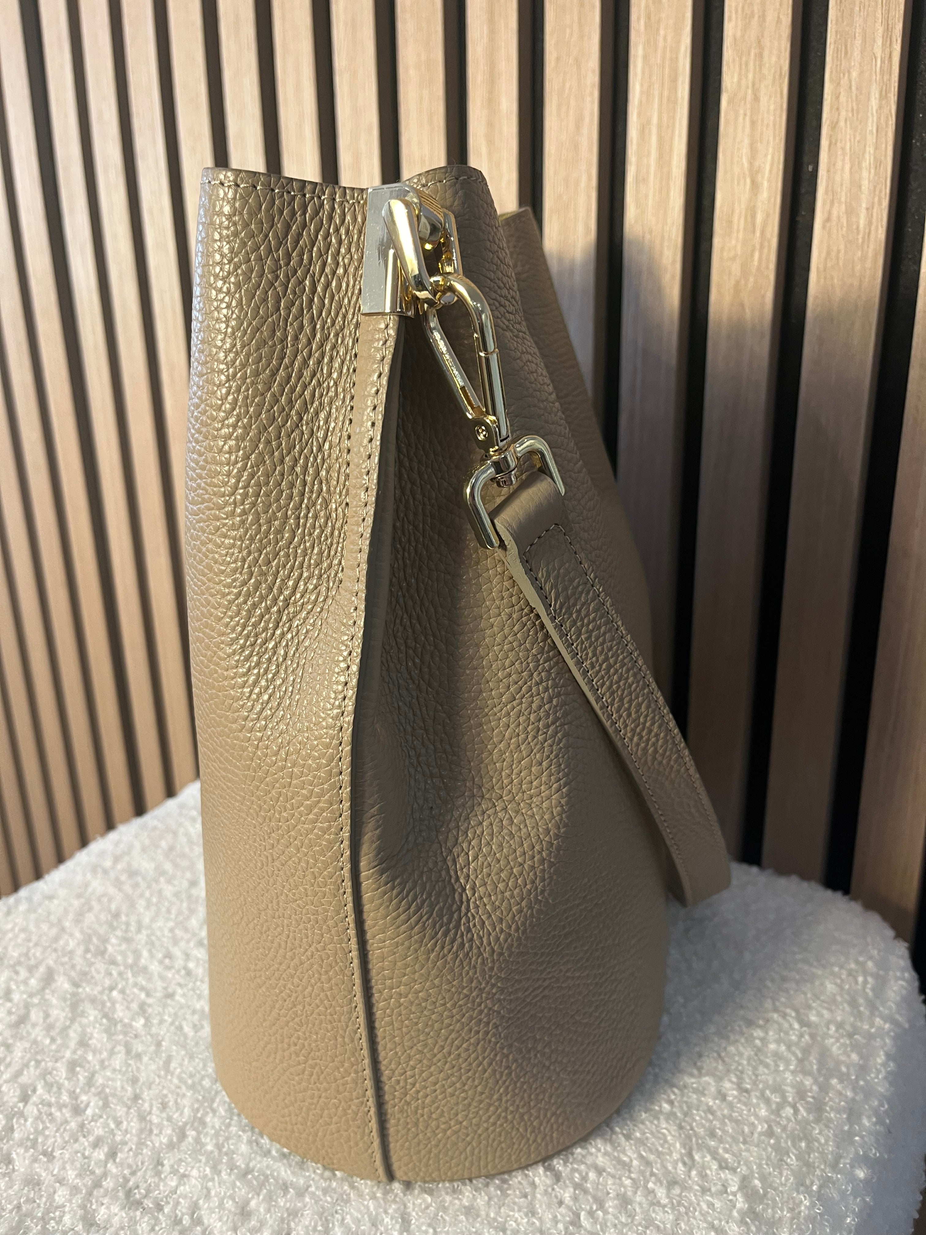 Tasche Leder Beutelform 