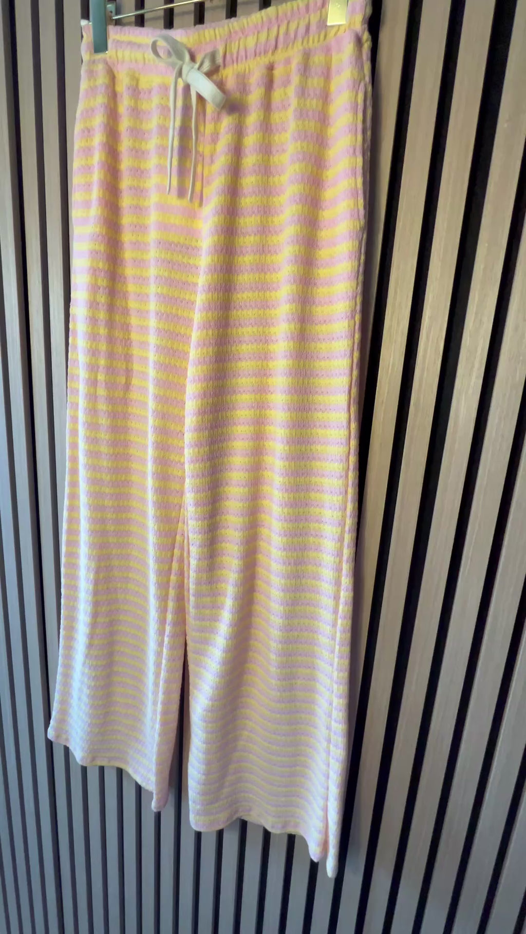 Hose im Strickdesign